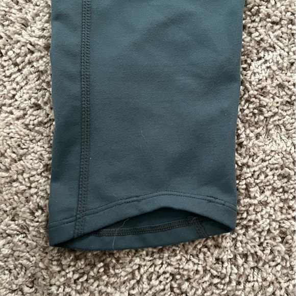 {Zella} Green Cropped Leggings with Pockets - Picture 10 of 10